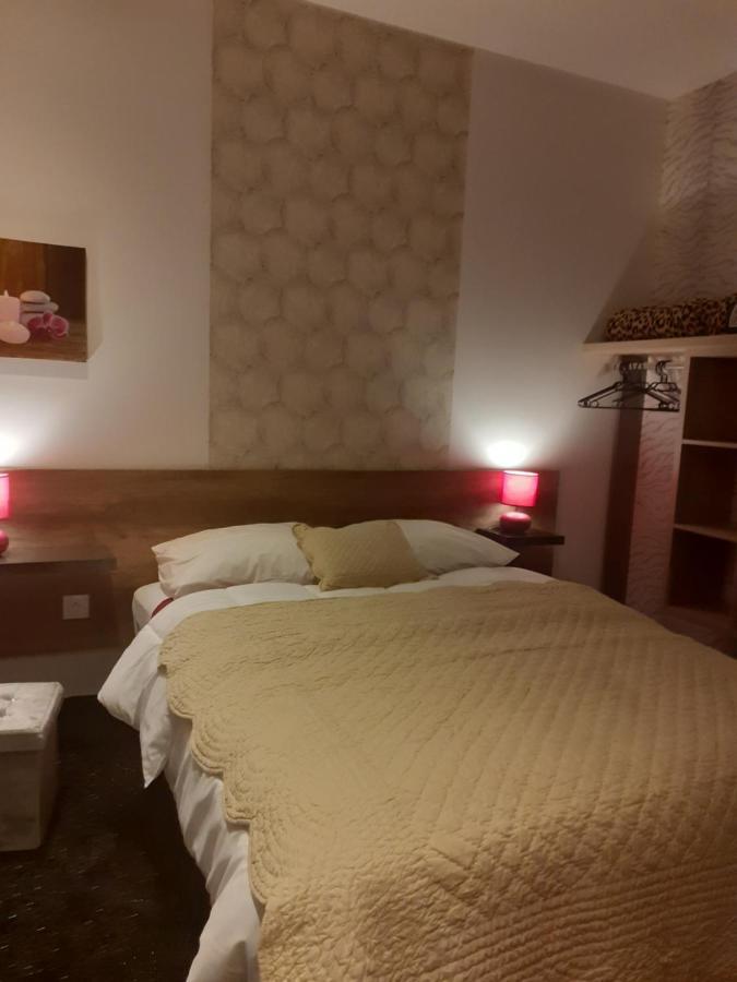 Hotel Le Kamelia 살레 외부 사진